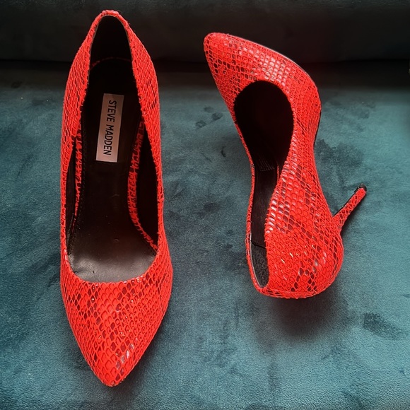 Steve Madden Snake Print Heels - Picture 2 of 7
